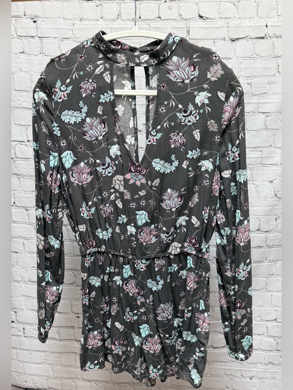Long-Sleeve Romper Aeropostale Floral Gray with Pink & Mint